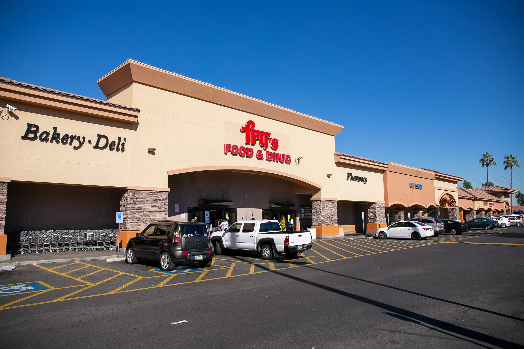 N 67th Ave, Glendale, AZ for lease Building Photo- Image 1 of 3