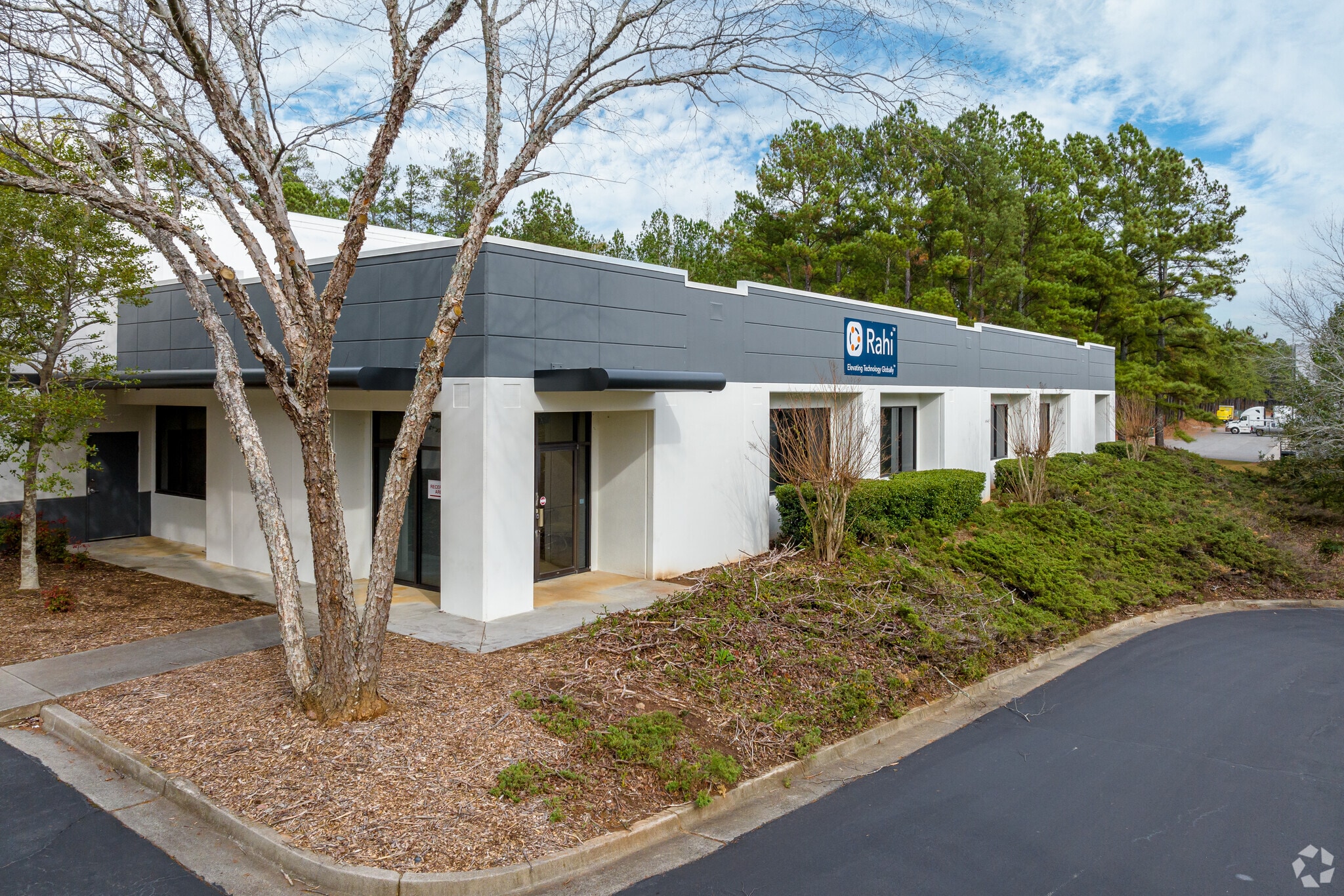 2000 Northfield Ct, Roswell, GA for lease Primary Photo- Image 1 of 33