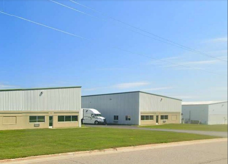 545 Industrial Dr, Clare, MI for lease - Building Photo - Image 2 of 2