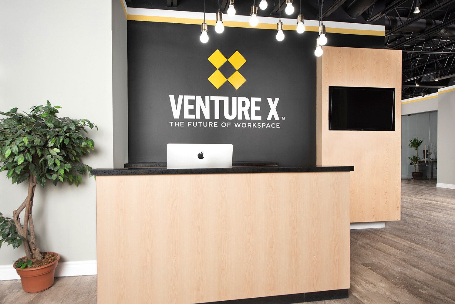 4230 Sherwoodtowne Blvd, Mississauga, ON à vendre Photo intérieure- Image 1 de 1