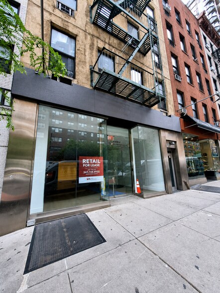 1277 Third Ave, New York, NY à louer - Photo du bâtiment - Image 2 de 11