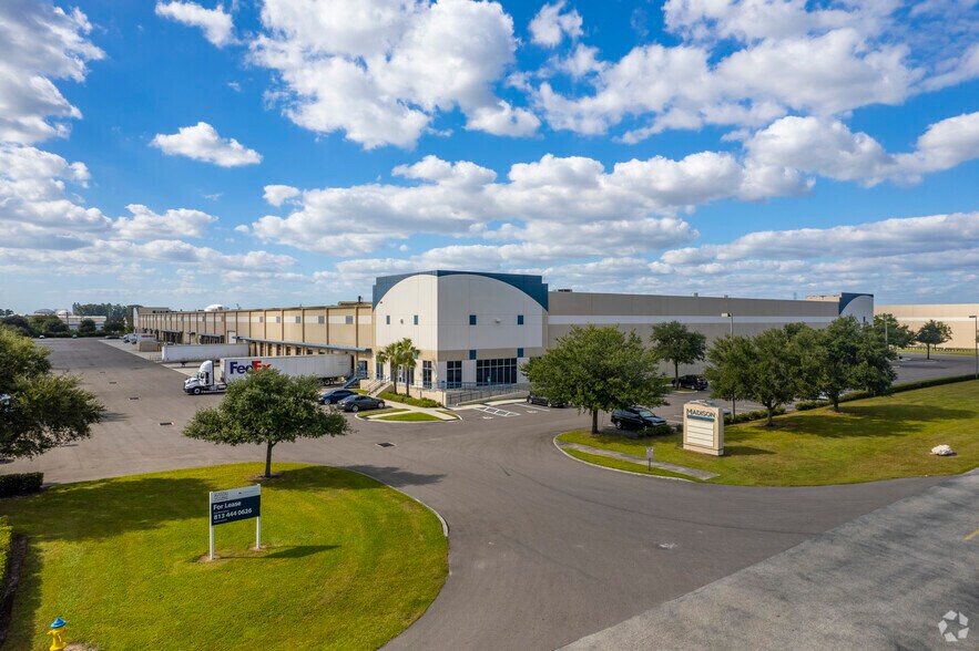 4531-4561 Madison Industrial Ln, Tampa, FL à louer - Photo du bâtiment - Image 3 de 10