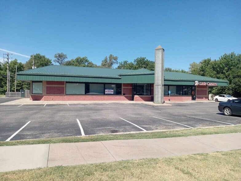 1001 N Main St, Newton, KS à louer - Photo du bâtiment - Image 3 de 7