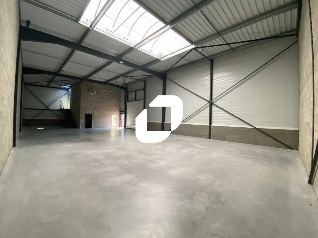 Flex in Champagne-sur-Oise for lease Interior Photo- Image 1 of 10