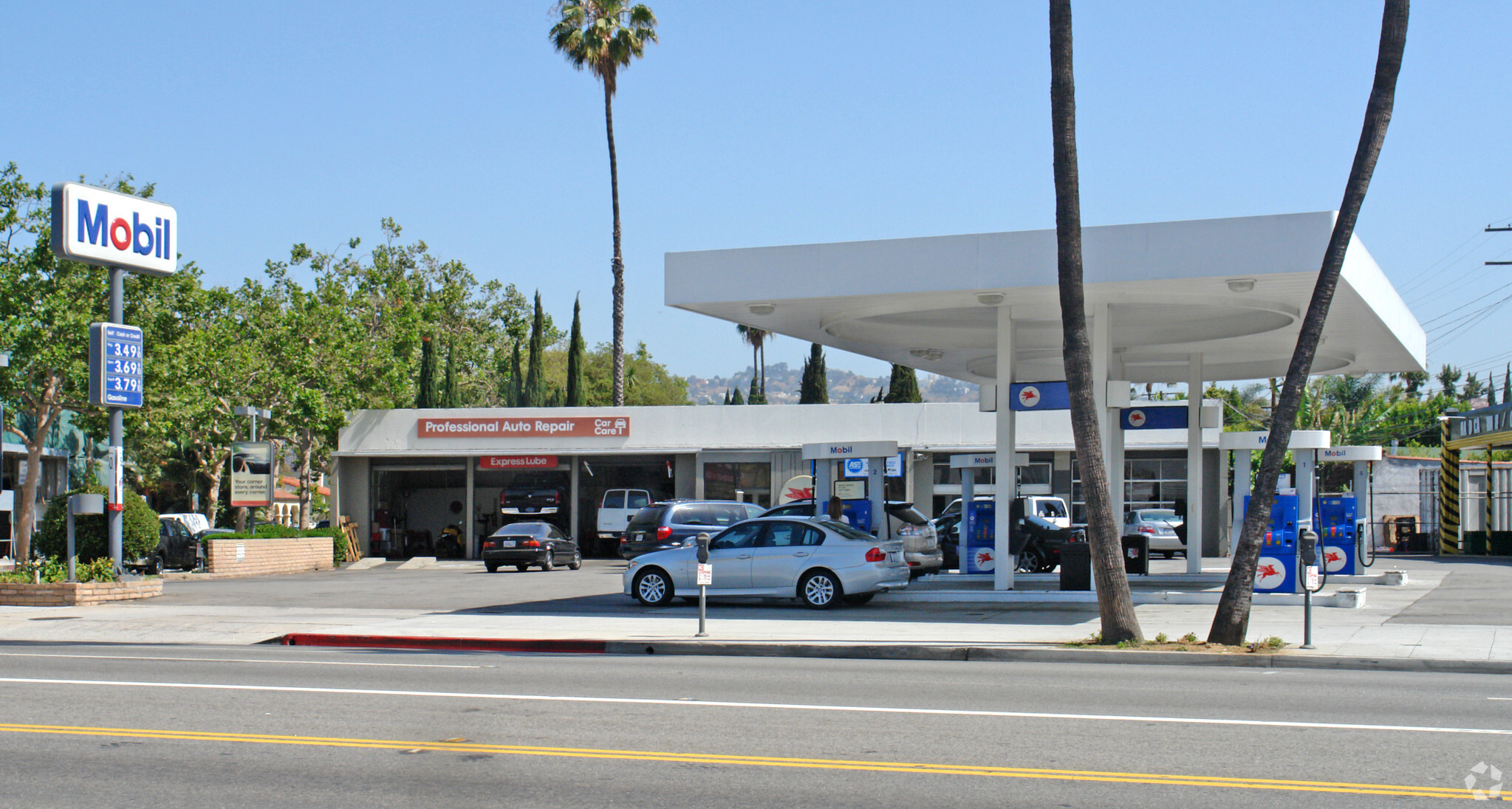 8567 Wilshire Blvd, Beverly Hills, CA for lease Primary Photo- Image 1 of 5