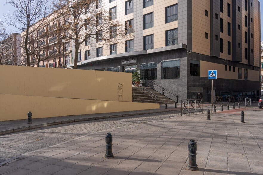 Calle Rey Abu Said, 3, Granada, Granada for sale - Building Photo - Image 2 of 50