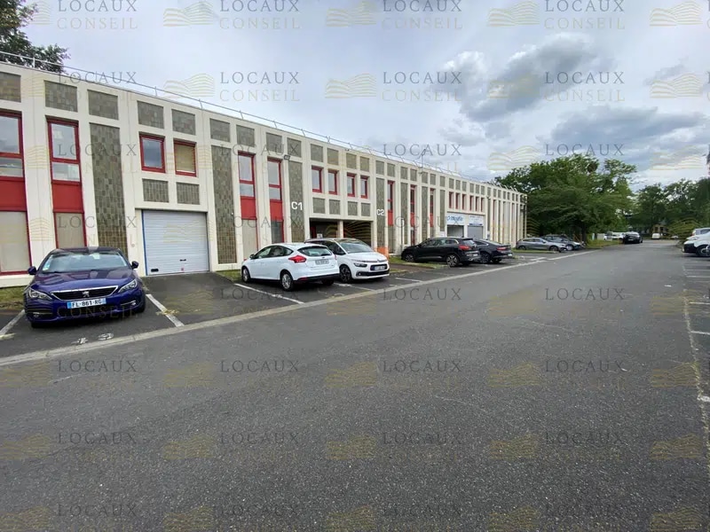 4 Avenue Du Gros Chene, Éragny for lease Primary Photo- Image 1 of 2