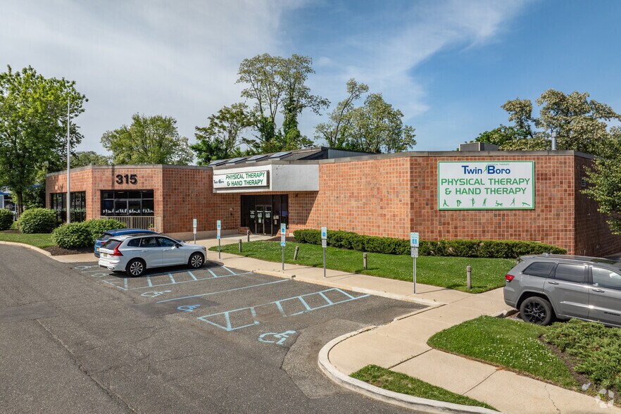 315 Rt 35, Red Bank, NJ à louer - Photo du bâtiment - Image 1 de 14