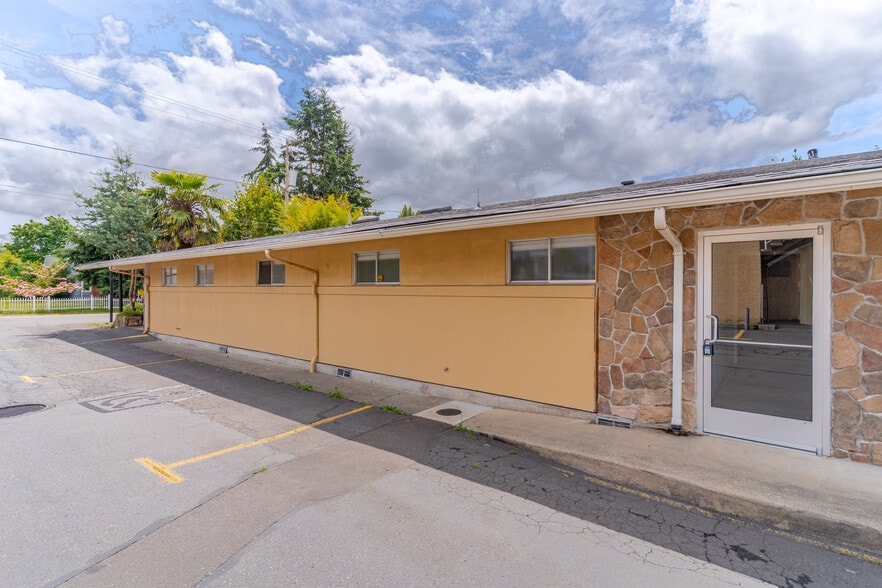 151 W Washington St, Stayton, OR à louer - Photo du bâtiment - Image 3 de 44