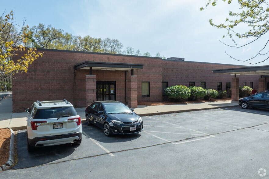 122 Marshall Rd, Lowell, MA à vendre - Photo du bâtiment - Image 2 de 5