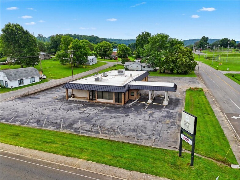 502 E North St, Sweetwater, TN à louer - Photo du bâtiment - Image 2 de 25