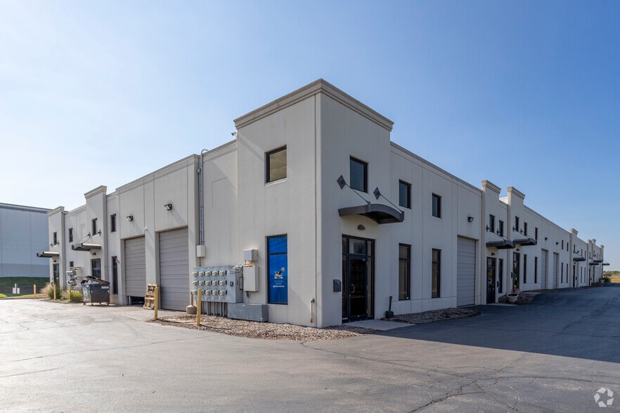 9550 W Sergo Dr, McCook, IL à louer - Photo du bâtiment - Image 1 de 21