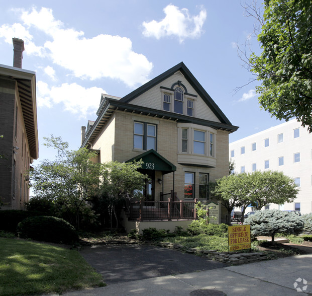 923 E Broad St, Columbus, OH à vendre - Photo du bâtiment - Image 1 de 1