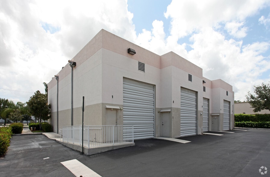 5453 NW 24th St, Margate, FL à vendre - Photo du bâtiment - Image 3 de 7