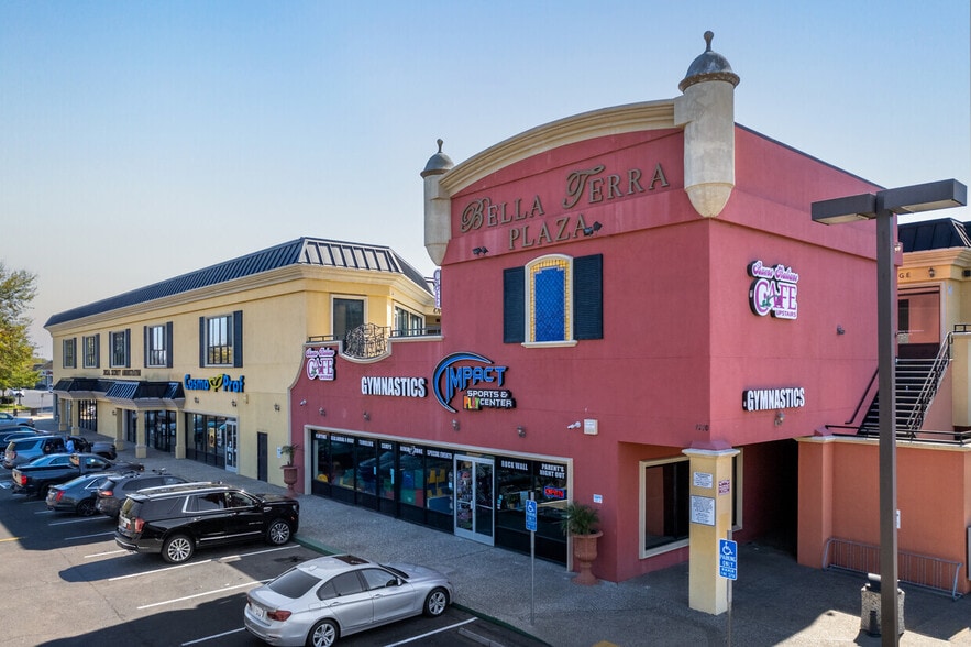 1110 W Kettleman Ln, Lodi, CA à louer - Photo du bâtiment - Image 1 de 26