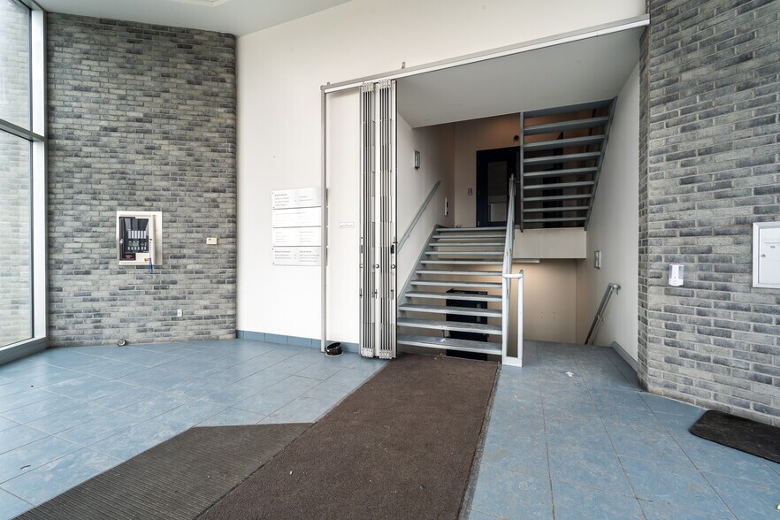 13200 Boul Métropolitain E, Montréal, QC for sale - Interior Photo - Image 3 of 27
