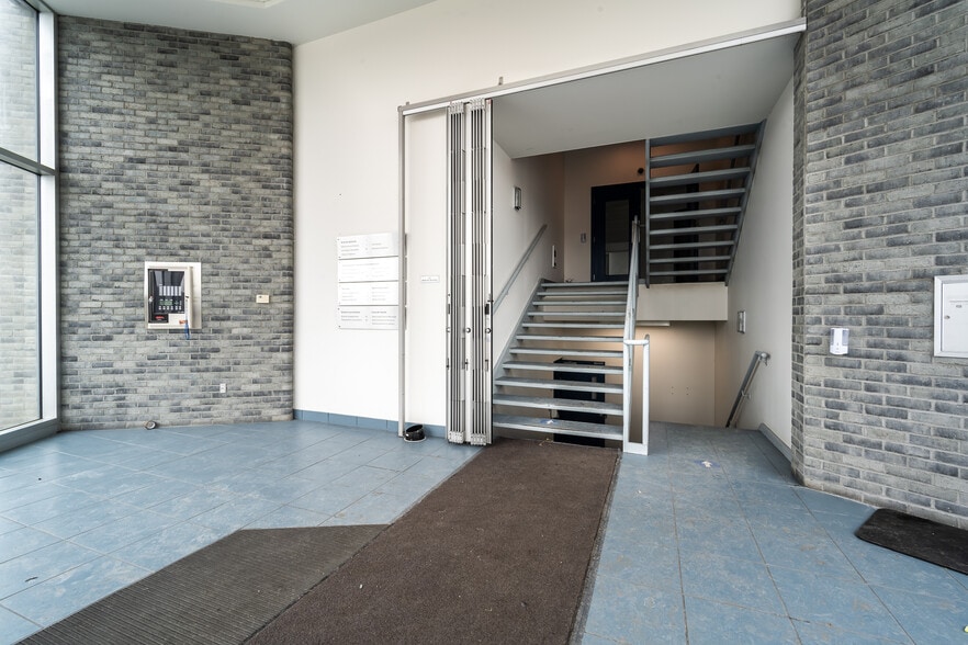 13200 Boul Métropolitain E, Montréal, QC for sale - Interior Photo - Image 3 of 27