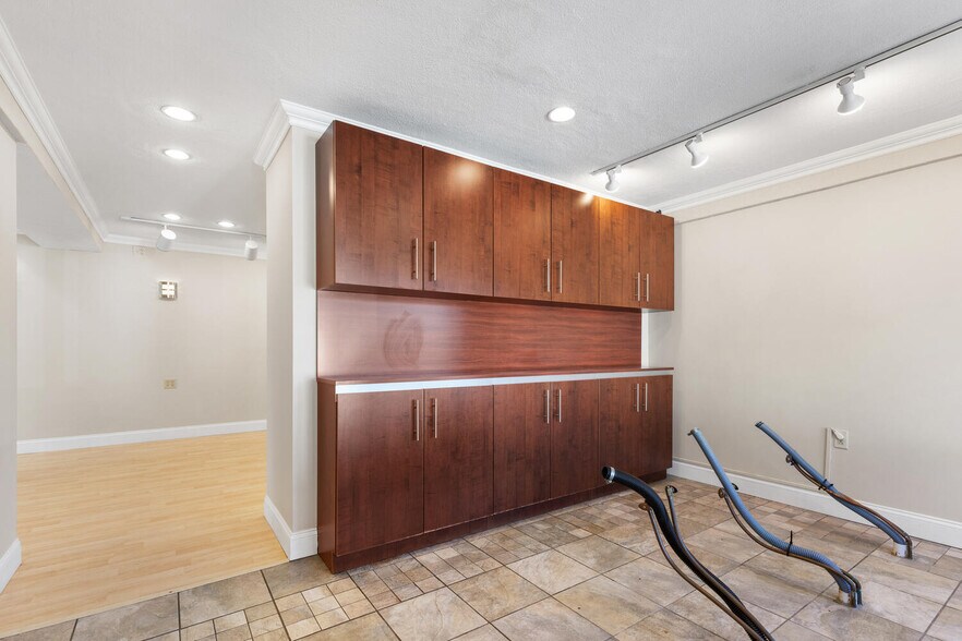 231 Bedford St, Lexington, MA à vendre - Photo du bâtiment - Image 2 de 6