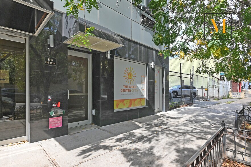 37-34 29th St, Long Island City, NY à louer - Photo du bâtiment - Image 3 de 11