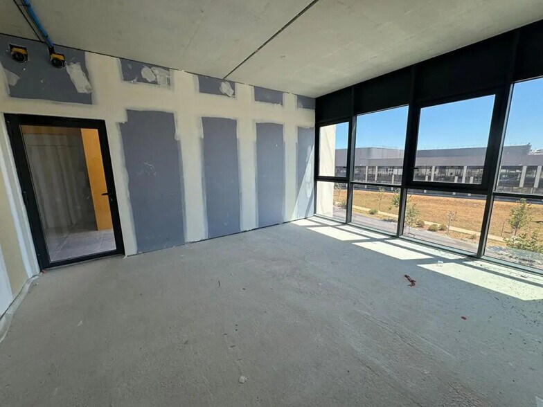 Office in Avignon for sale - Interior Photo - Image 2 of 5