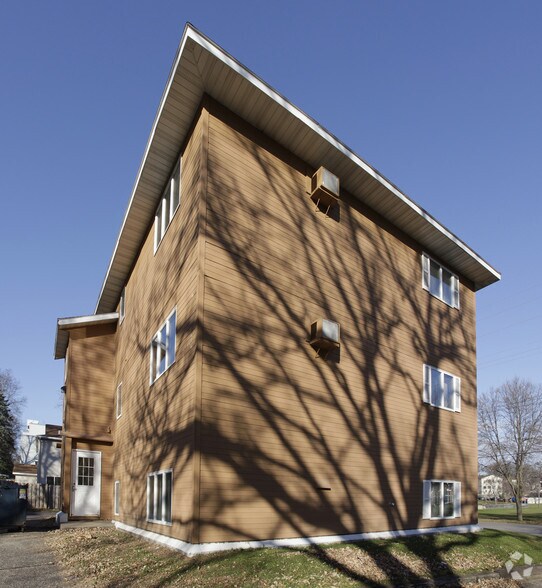 710 13th St S, Saint Cloud, MN à vendre - Photo du bâtiment - Image 2 de 2