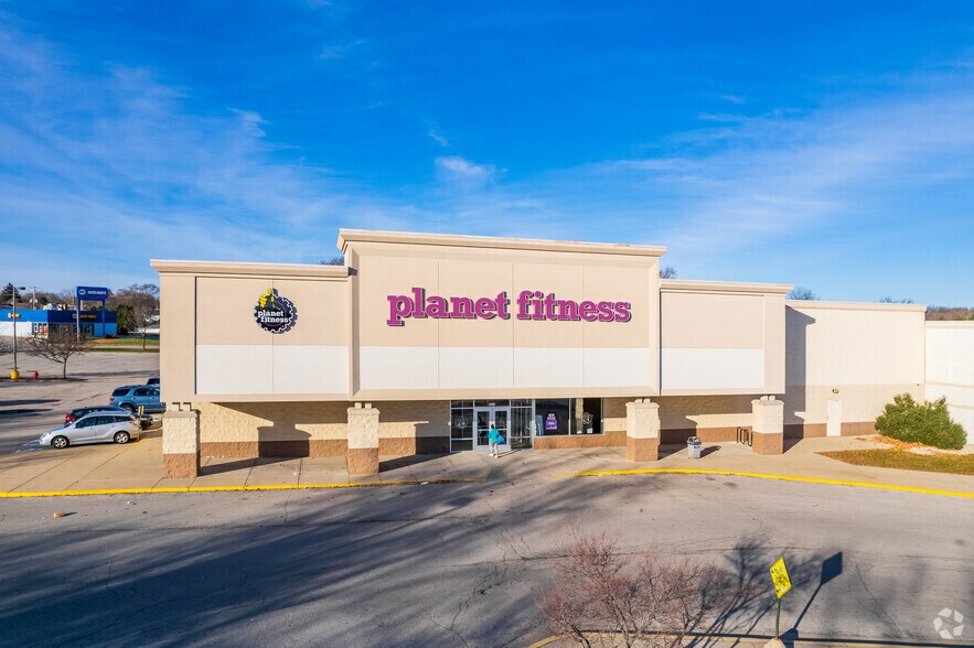 3545 S 27th St, Milwaukee, WI for lease - Building Photo - Image 2 of 16