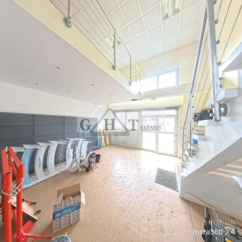 Industrial in Créteil for lease Interior Photo- Image 1 of 7