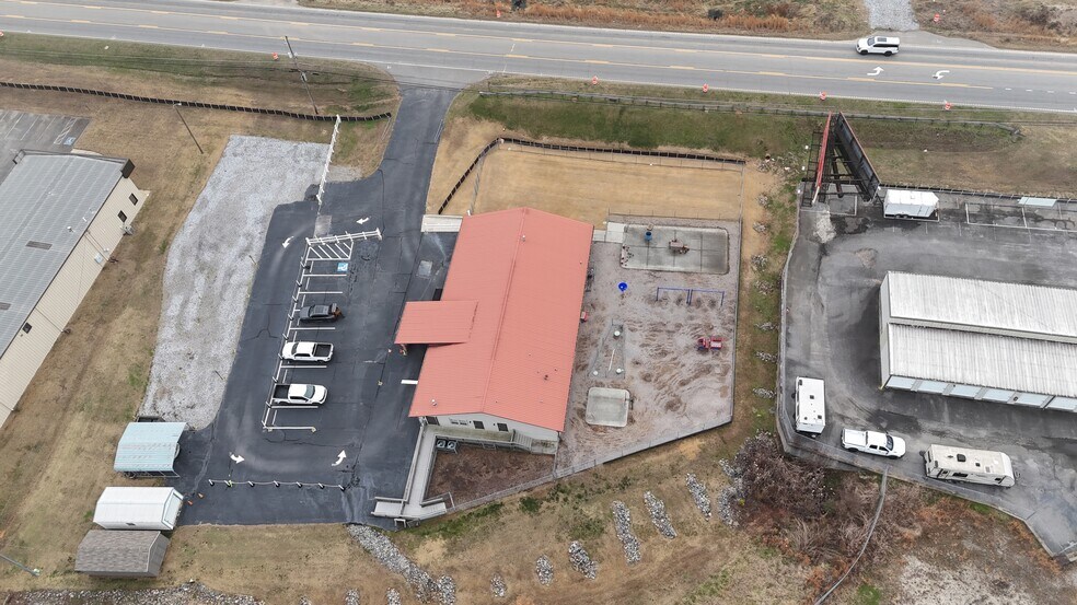 4270 Canton Hwy, Cumming, GA à louer - Vidéo sur l’inscription commerciale - Image 2 de 7