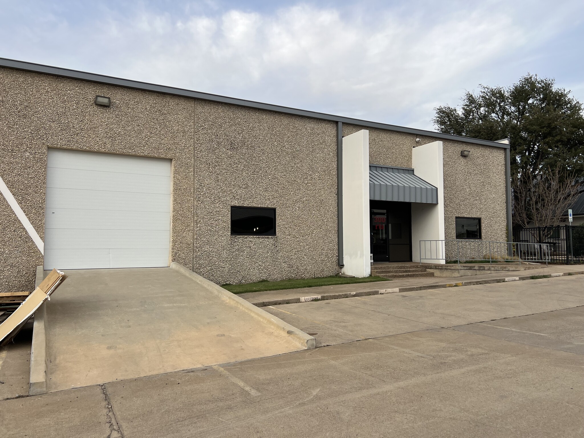 10939 Shady Trl, Dallas, TX for lease Primary Photo- Image 1 of 28