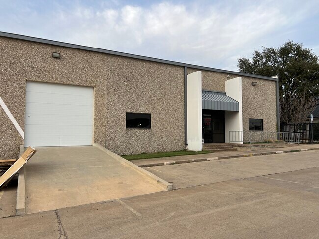 Plus de détails pour 10939 Shady Trl, Dallas, TX - Industriel à louer