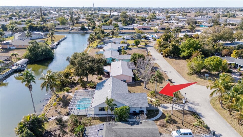 1302 NE 4th Ter, Cape Coral, FL for sale - Building Photo - Image 2 of 6