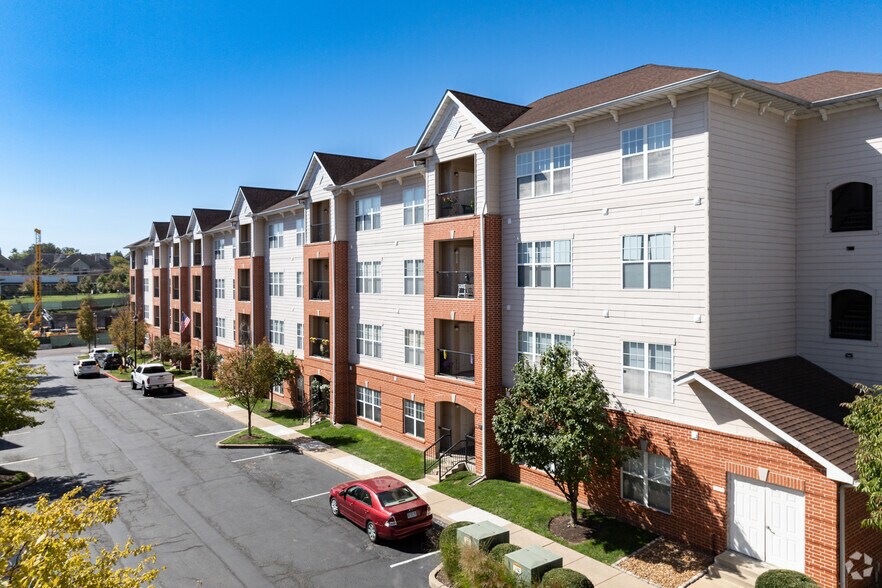 141 E Madison Ave, Kirkwood, MO à louer - Photo principale - Image 3 de 37