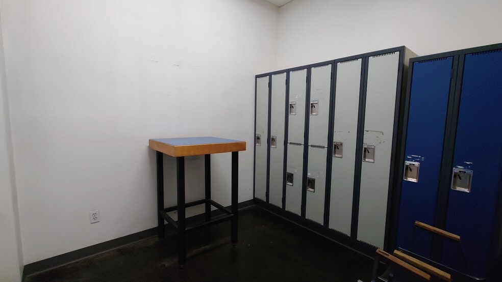 6670 71 St, Red Deer, AB à vendre - Photo intérieure - Image 3 de 19