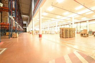 Industrial in Saint-Quentin-Fallavier for sale Building Photo- Image 1 of 3