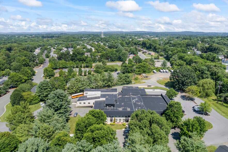 210 N 21st St, Purcellville, VA à vendre - Photo du bâtiment - Image 3 de 20