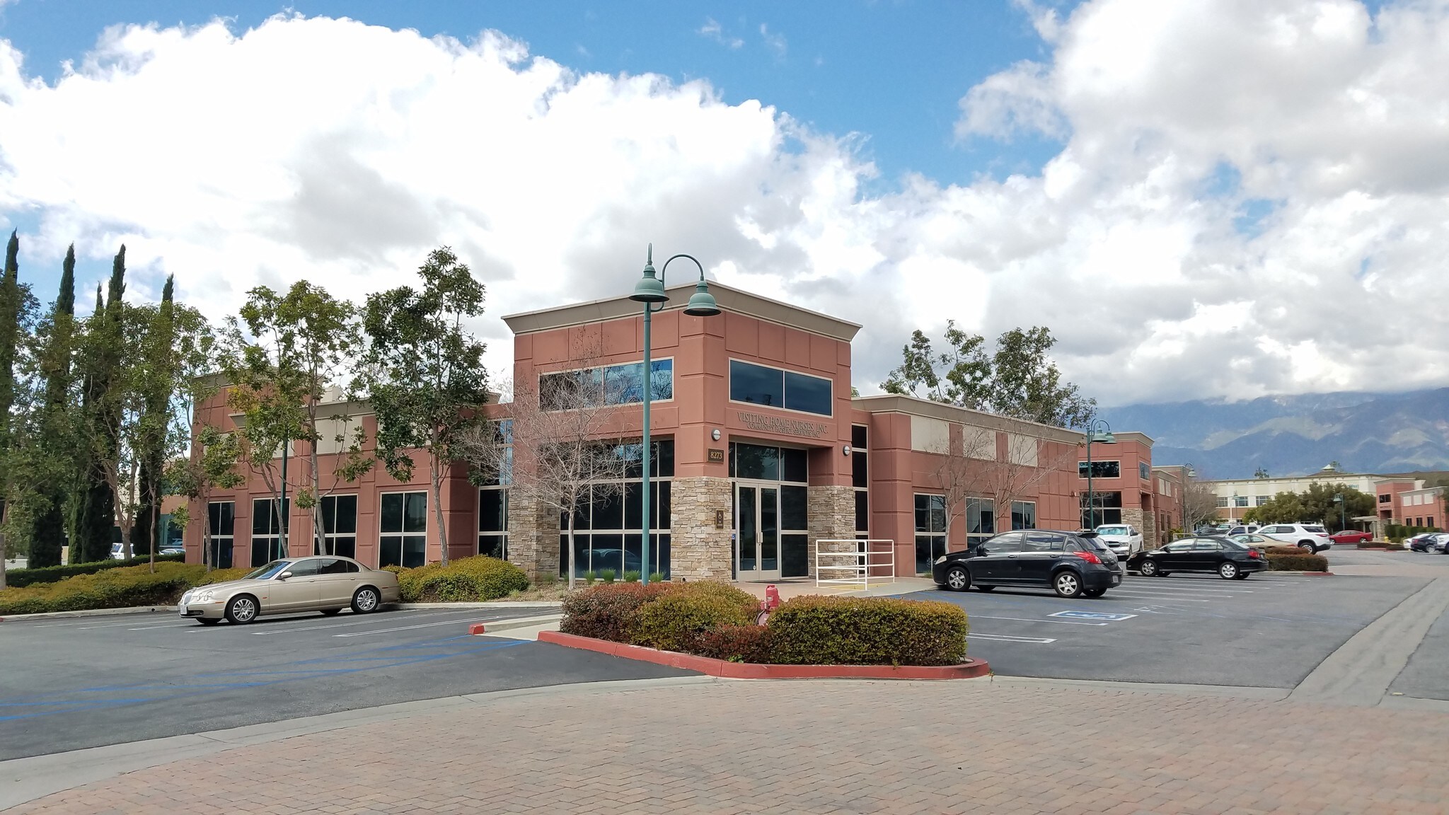 8273 White Oak Ave, Rancho Cucamonga, CA à vendre Photo du bâtiment- Image 1 de 1