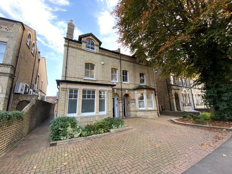 135-137 New London Rd, Chelmsford for lease - Primary Photo - Image 1 of 9