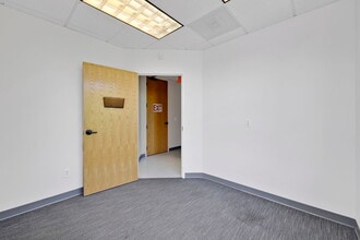 887 Bridgeport Ave, Shelton, CT for lease Interior Photo- Image 2 of 18