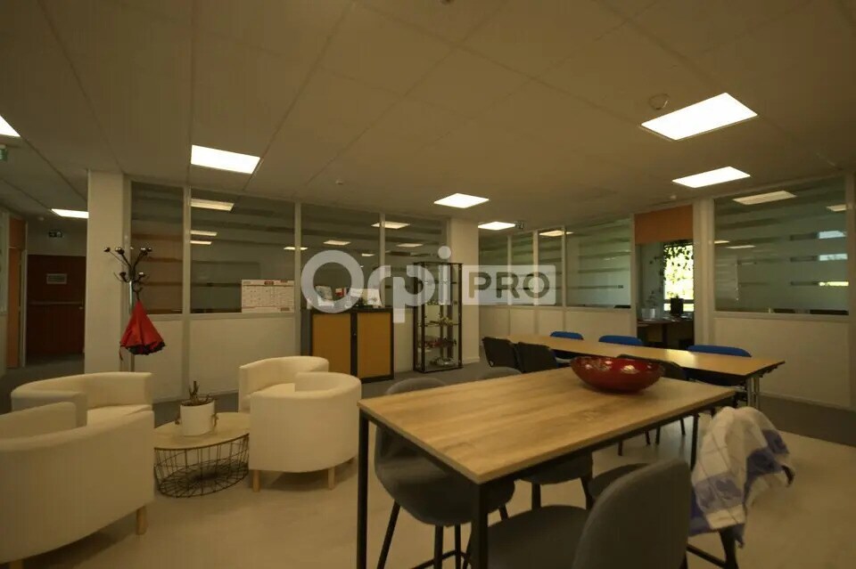 Office in Saint-Priest for lease Interior Photo- Image 1 of 13