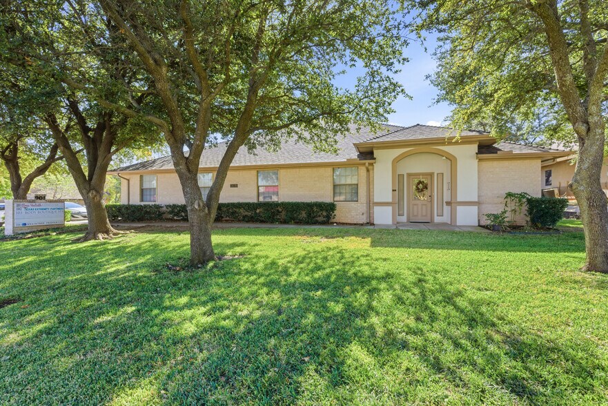 901 W Wall St, Grapevine, TX à louer - Photo du bâtiment - Image 3 de 17