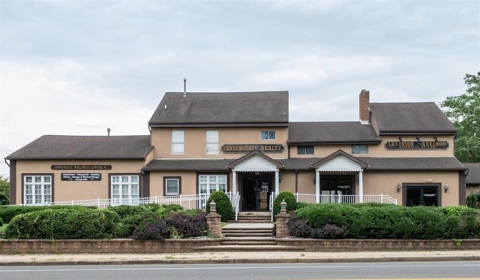 220 Forsgate Dr, Jamesburg, NJ à louer - Photo du bâtiment - Image 1 de 6
