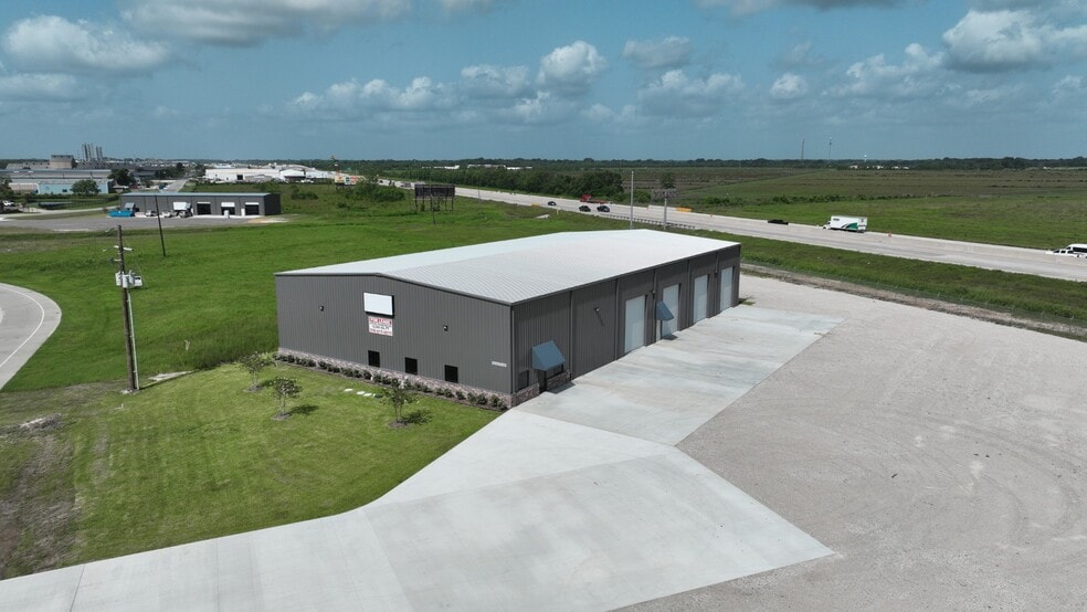 8850 Industrial Pky, Beaumont, TX for lease - Building Photo - Image 2 of 28