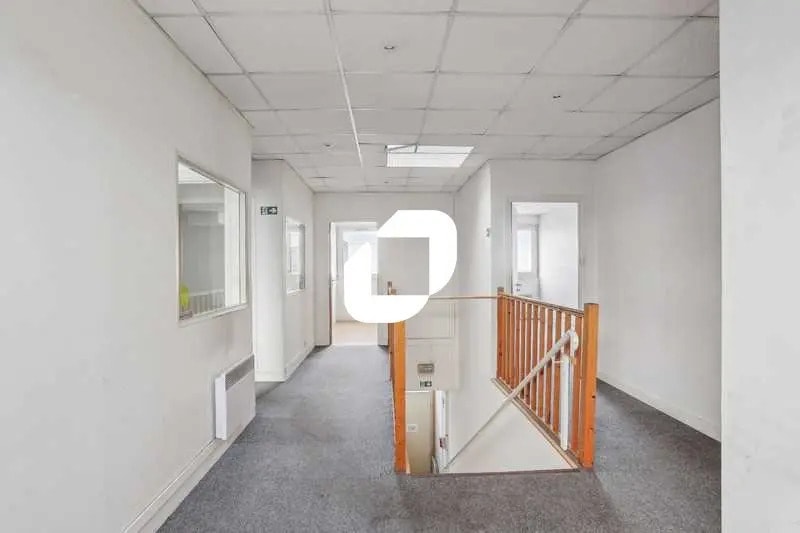 Office in Villabé for lease - Interior Photo - Image 2 of 12