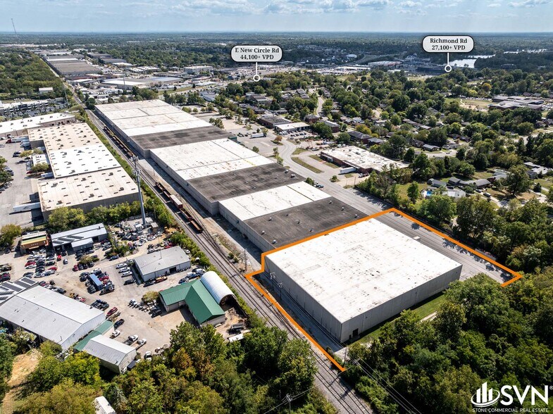 2115 Young Dr, Lexington, KY à louer - Photo du bâtiment - Image 2 de 15