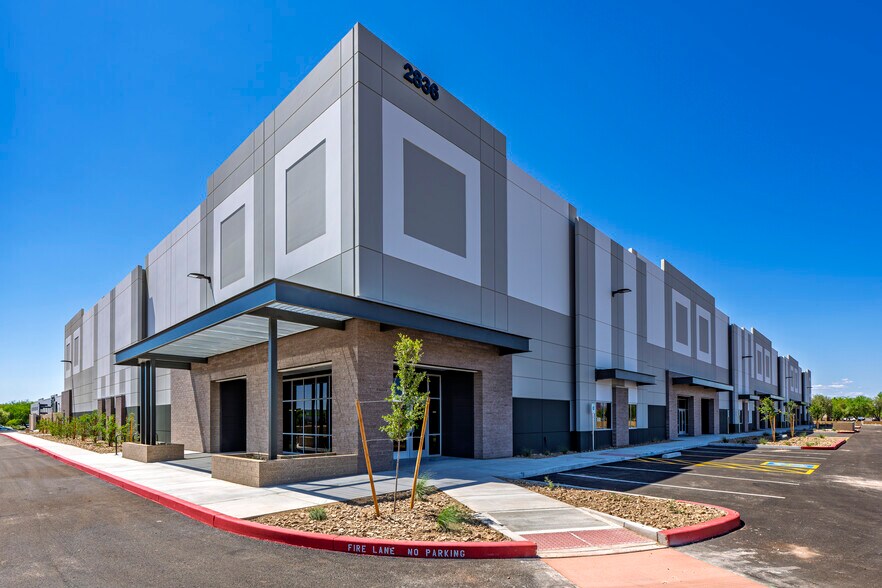 2836 N Greenfield Rd, Mesa, AZ à louer - Photo du bâtiment - Image 1 de 2