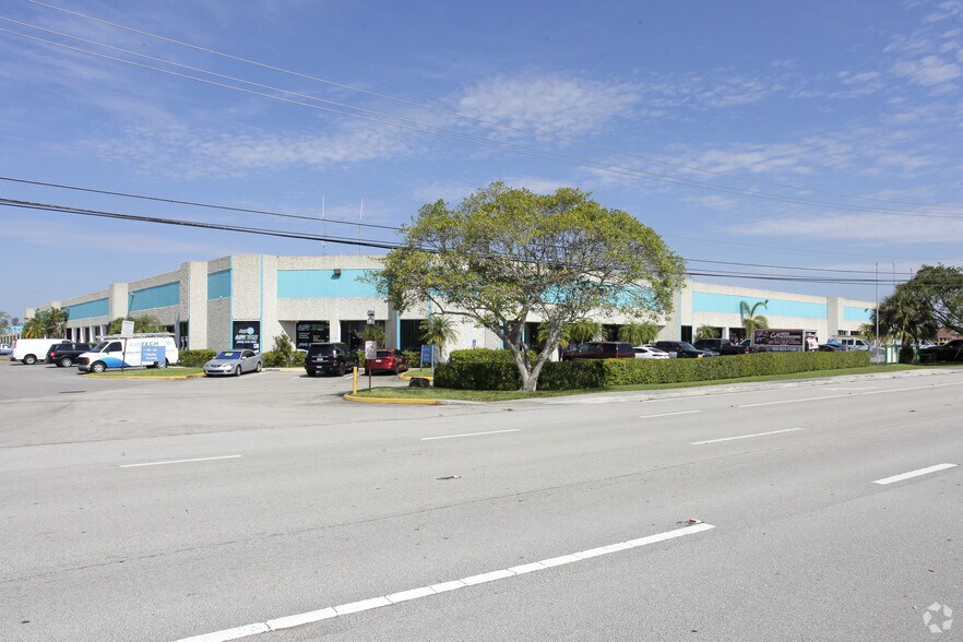 1401-1485 Banks Rd, Margate, FL à louer - Photo du bâtiment - Image 2 de 9
