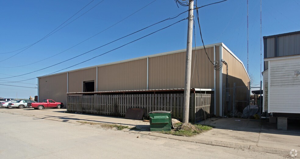 400 E Law St, Chalmette, LA à louer - Photo du bâtiment - Image 2 de 2