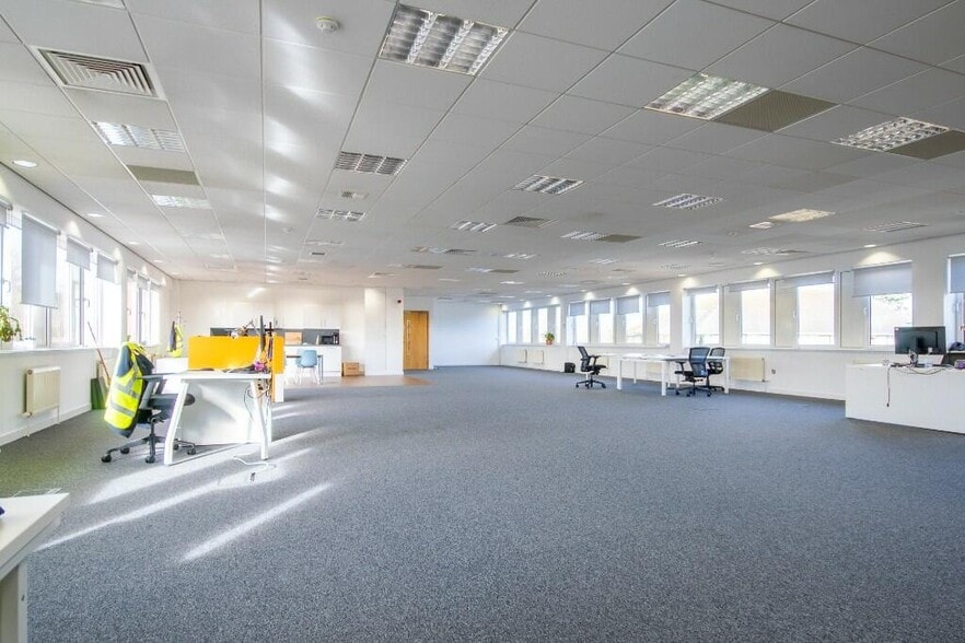 Stockport Rd, Cheadle for lease - Interior Photo - Image 2 of 43