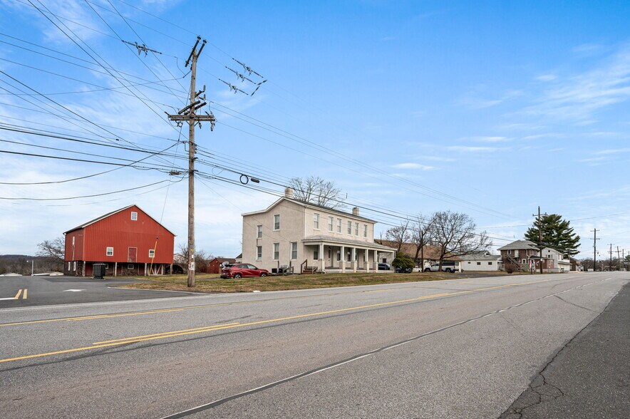 2933 E High St portefeuille de 3 propriétés à vendre sur LoopNet.ca - Photo du bâtiment - Image 3 de 23