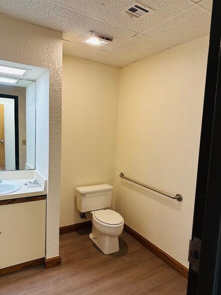 11102 N Stratford Dr, Oklahoma City, OK for sale - Building Photo - Image 2 of 25